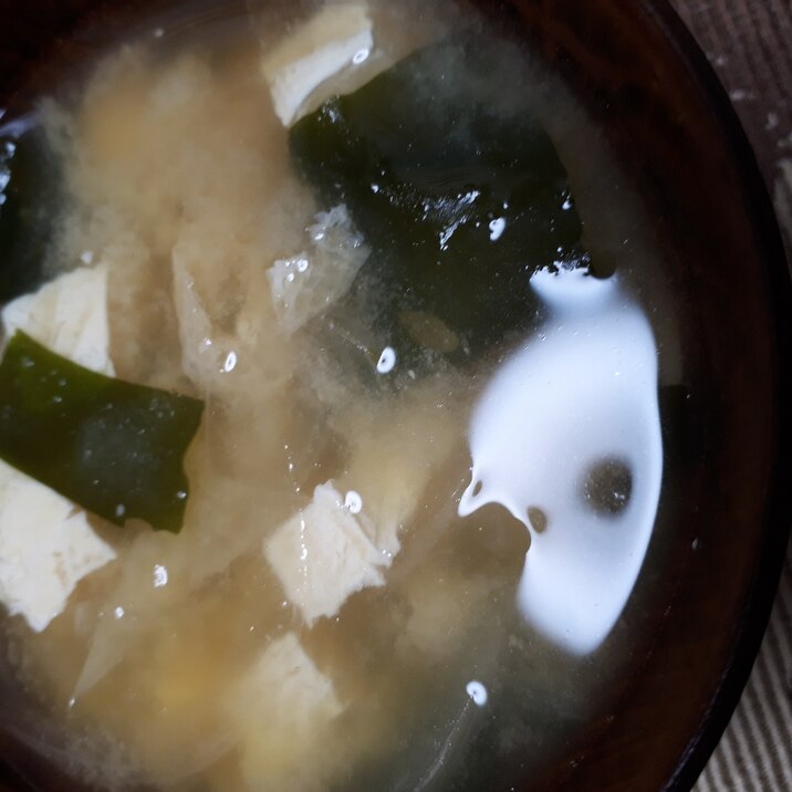 新玉ねぎとワカメと豆腐とあげのお味噌汁